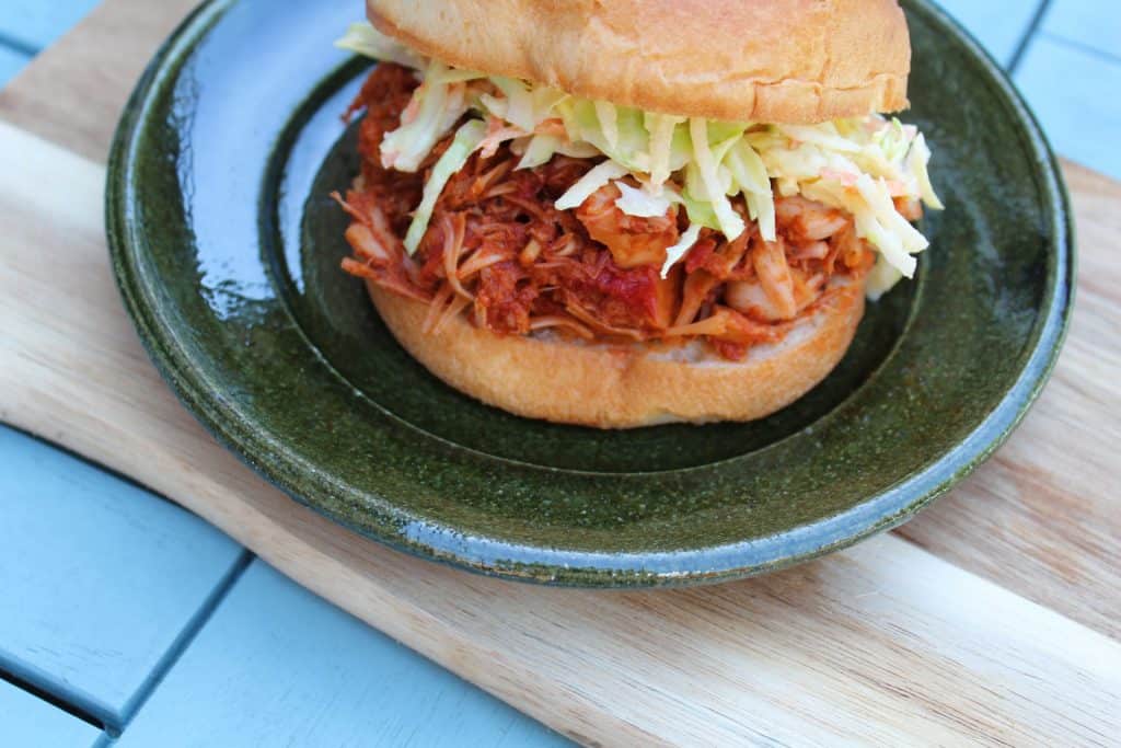 low fodmap pulled jackfruit in a bun