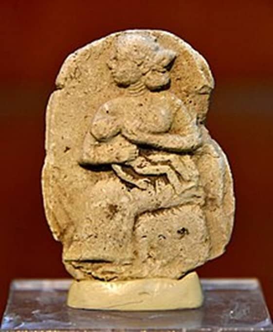 breastfeeding statue